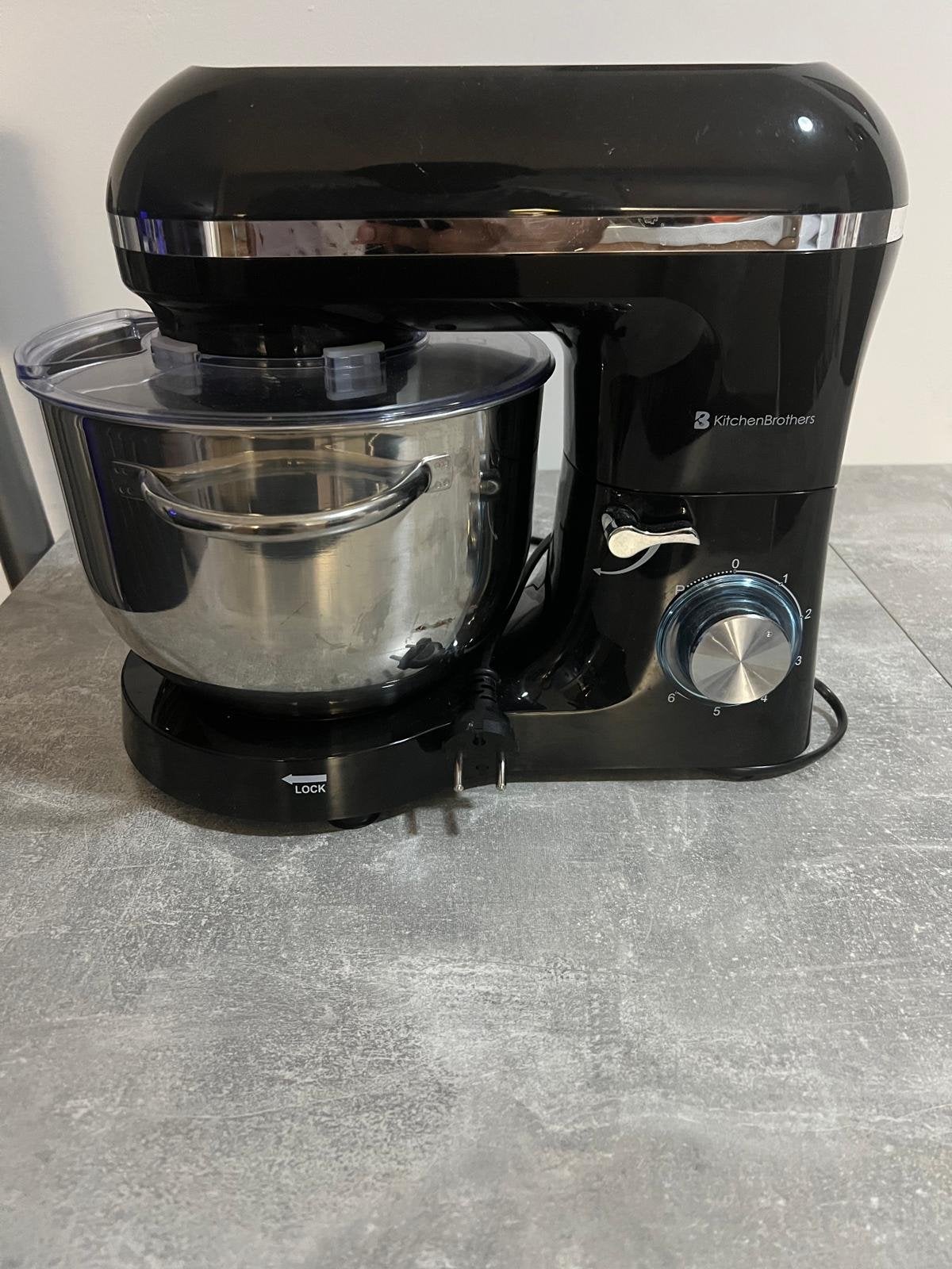 KitchenBrothers Keukenmachine - Zwart met RVS kom, Ophalen, 4 liter of meer, 3 snelheden of meer, Zo goed als nieuw