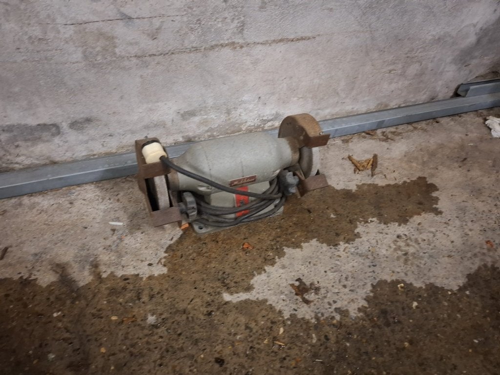 Te koop werkende slijpsteen 20 euro., Ophalen of Verzenden, Gebruikt, Minder dan 700 watt, Werkbankslijpmachine