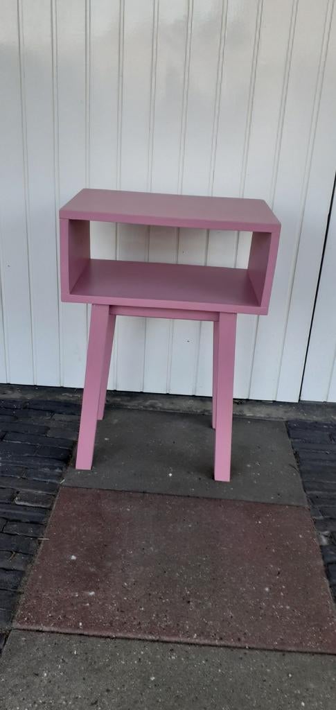 Nachtkastje/bijzettafeltje rose, Ophalen, Minder dan 45 cm