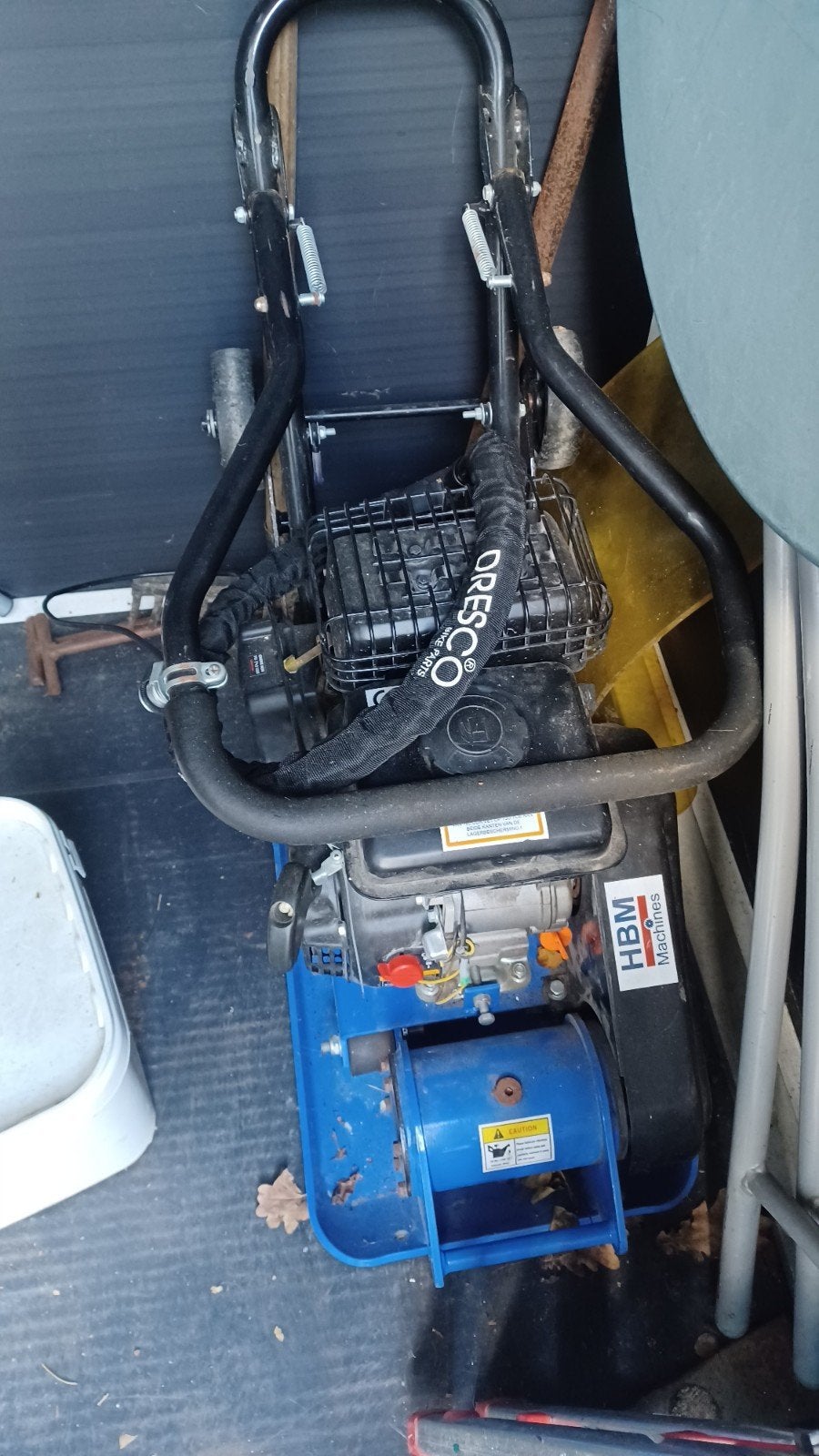 tegel trilplaat merk HBM, Ophalen, Zo goed als nieuw, Benzine, HBM Machines