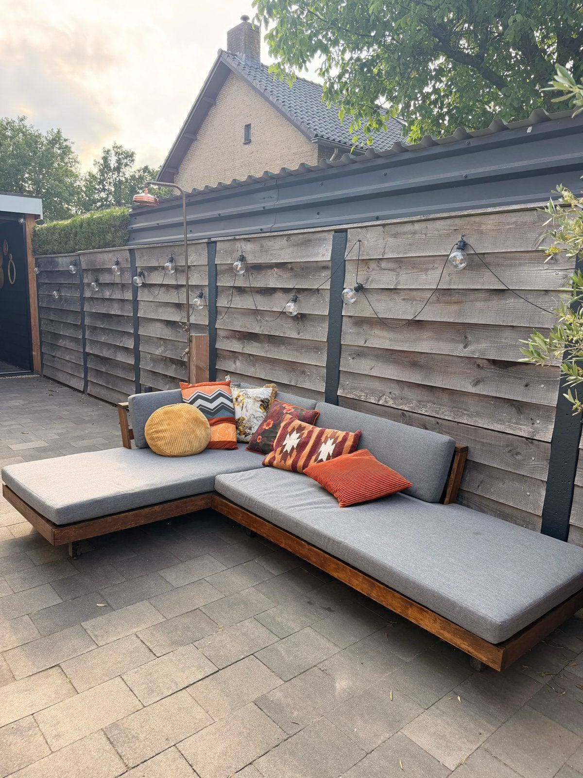 Comfortabele loungeset met houten frame en kussens, Ophalen, 5 zitplaatsen, Gebruikt, Loungeset