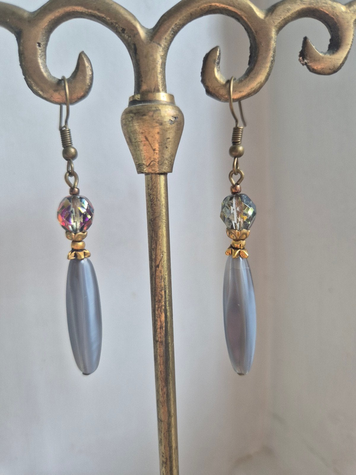 Mooie lange grijze oorbellen hangers, Sieraden, Tassen en Uiterlijk, Oorbellen, Overige materialen, Hangers, Nieuw, Ophalen of Verzenden