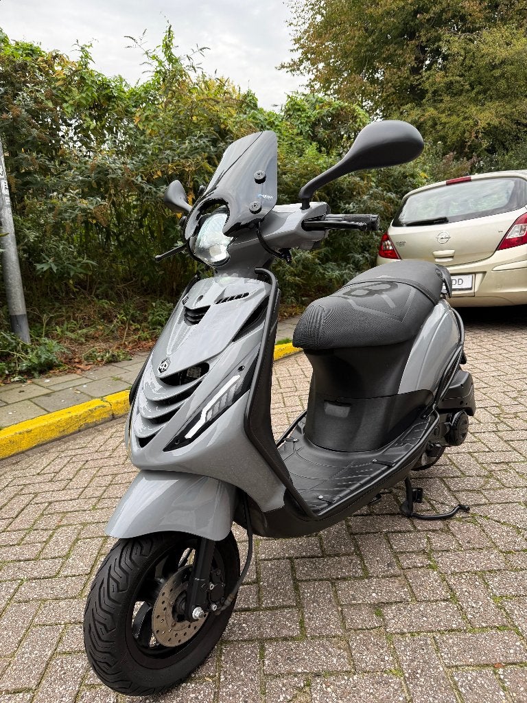 Piaggio Zip brom sp nardo grey bomvol led beugels scherm, Ophalen, Maximaal 45 km/u, Zip, Zo goed als nieuw