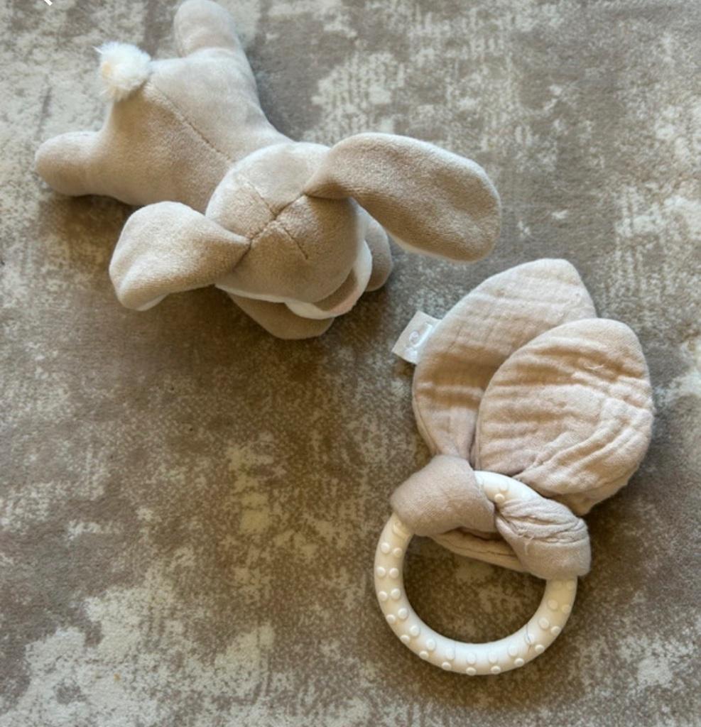 Jollein bijtring konijnenoor + konijnknuffel, Ophalen of Verzenden, Zo goed als nieuw, Kraamcadeau