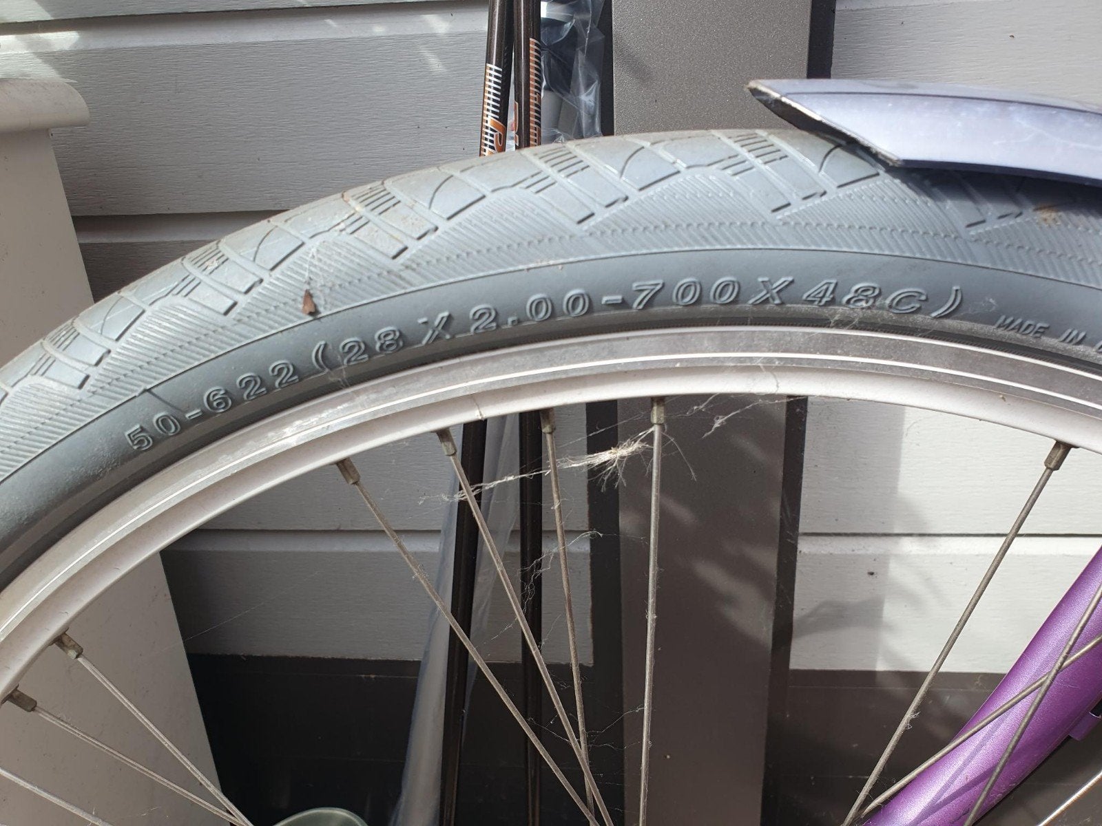 Foto 10 van Batavus Diva Damesfiets 28 inch - Paars