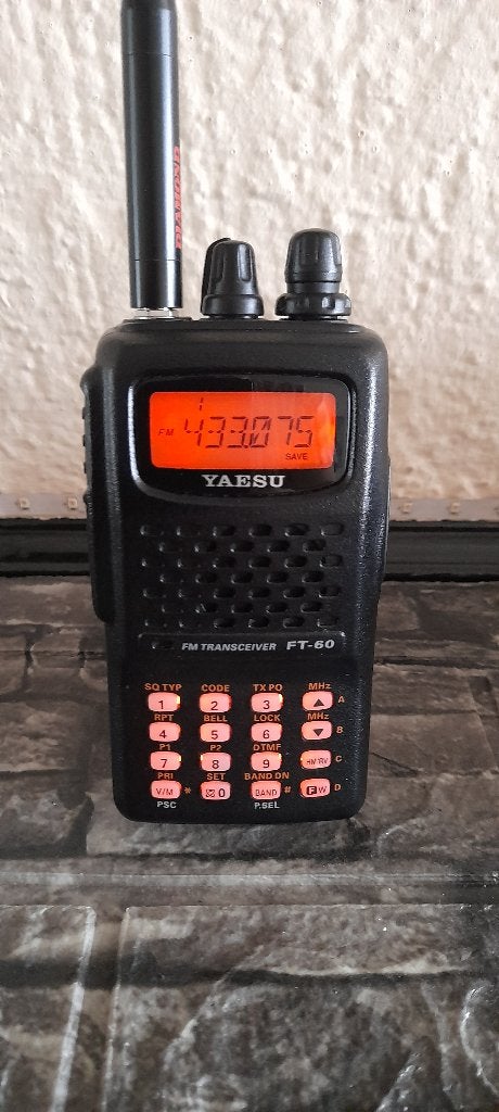 Yaesu ft-60, Telecommunicatie, Verzenden, Zo goed als nieuw, Zender en Ontvanger