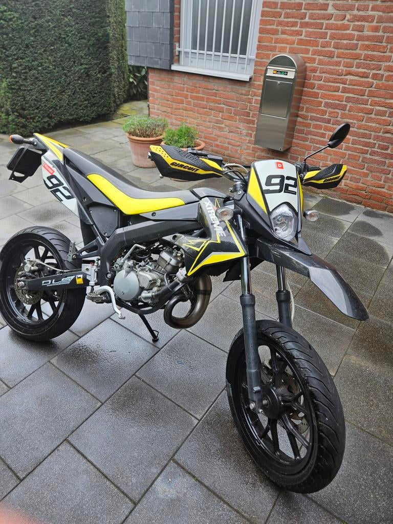 Derbi Senda SM DRD X-TREME 2015, Fietsen en Brommers, Brommers | Derbi, Ophalen, 6 versnellingen, Gebruikt, Maximaal 45 km/u