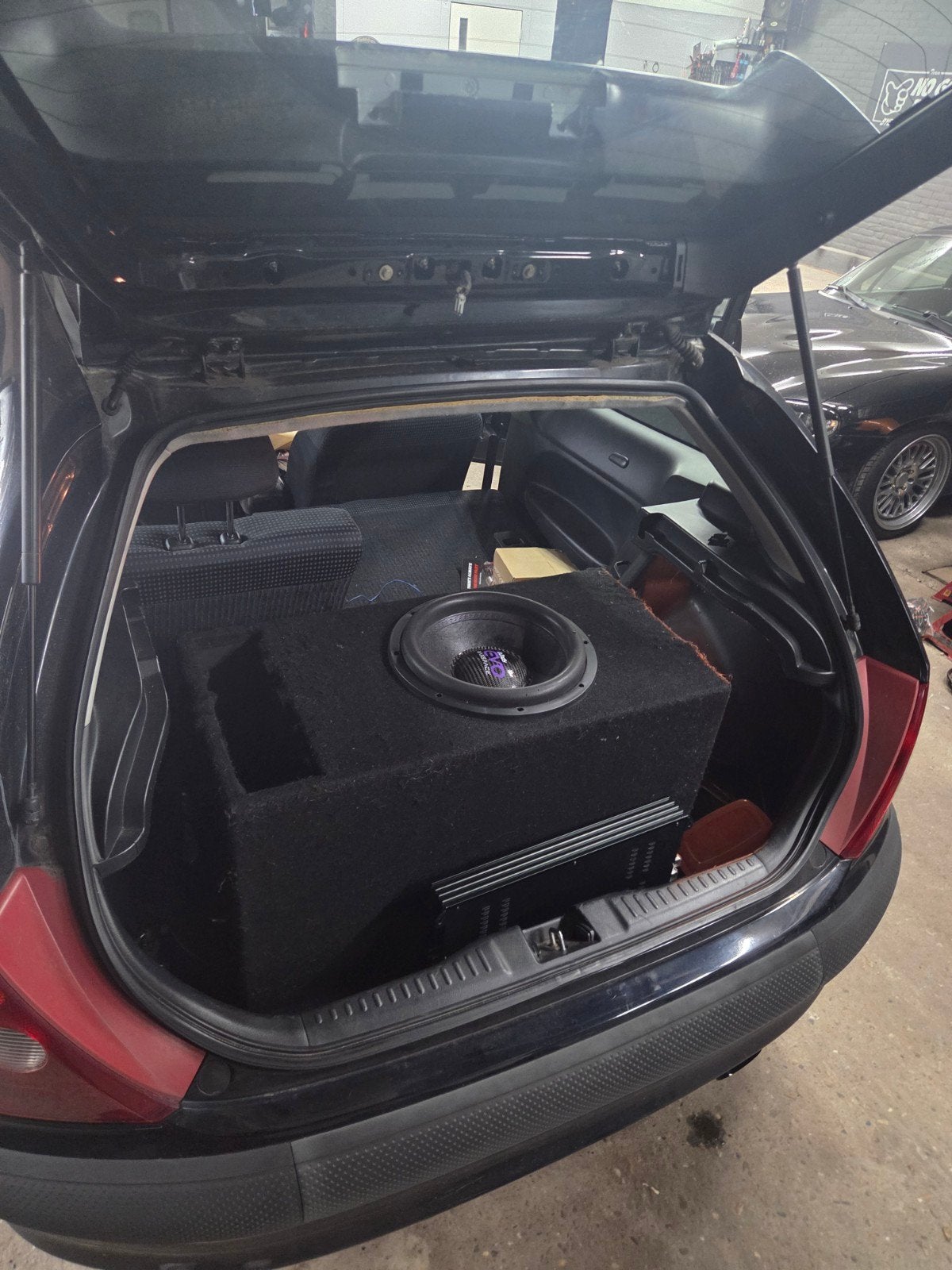 Bass Face Indy EVO 12" Subwoofer met AutoStyling LK4000.1D, Ophalen, Zo goed als nieuw