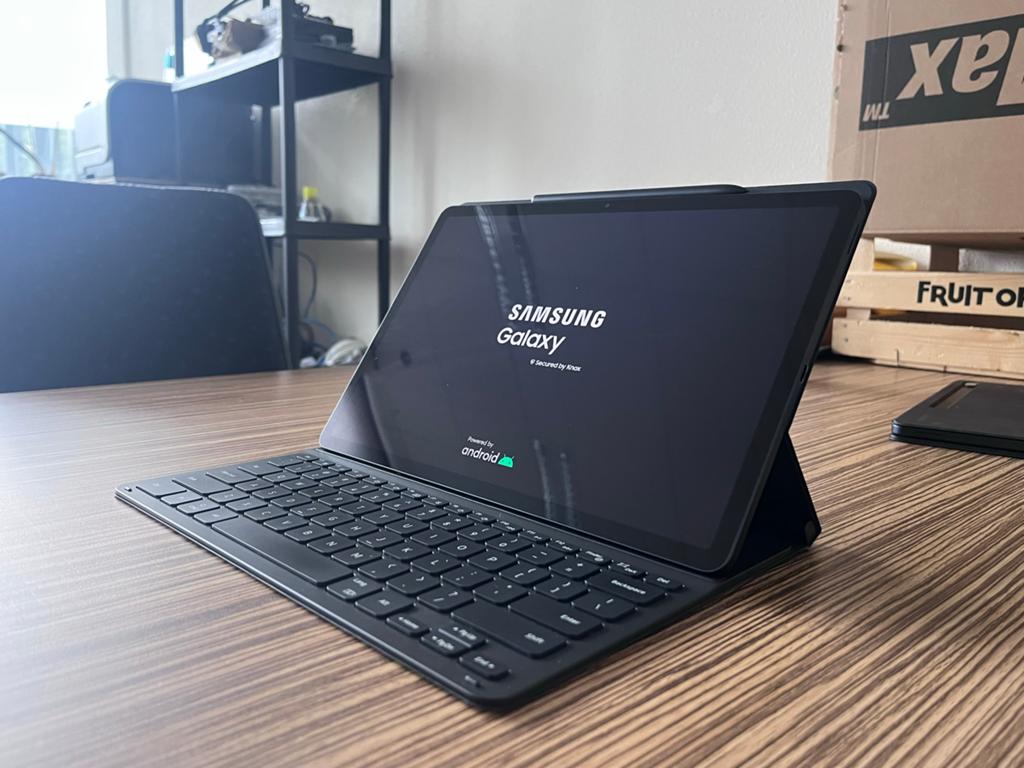 Samsung Galaxy Tab S7 FE 128GB met Keyboard Cover en S Pen, Computers en Software, Android Tablets, Ophalen of Verzenden, Zo goed als nieuw