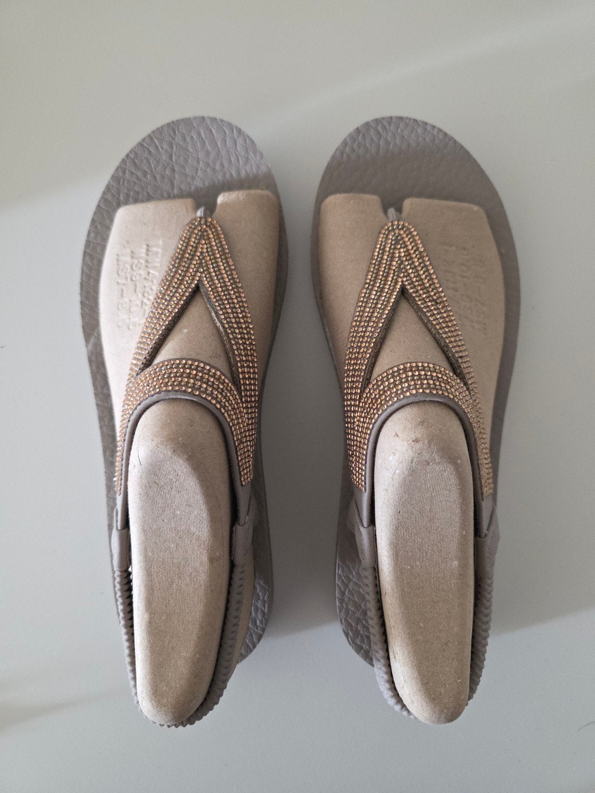 Flitsende slippers van Skechers, yoga foam, maat 40, Ophalen of Verzenden, Zo goed als nieuw, Overige kleuren