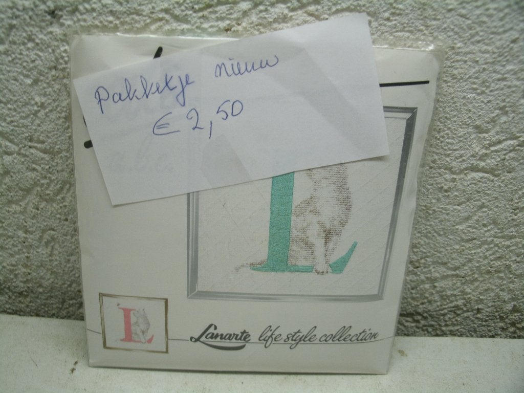bg 62 paketje letter L compl 52 gr  1,50, Ophalen of Verzenden, Nieuw, Borduurpakket