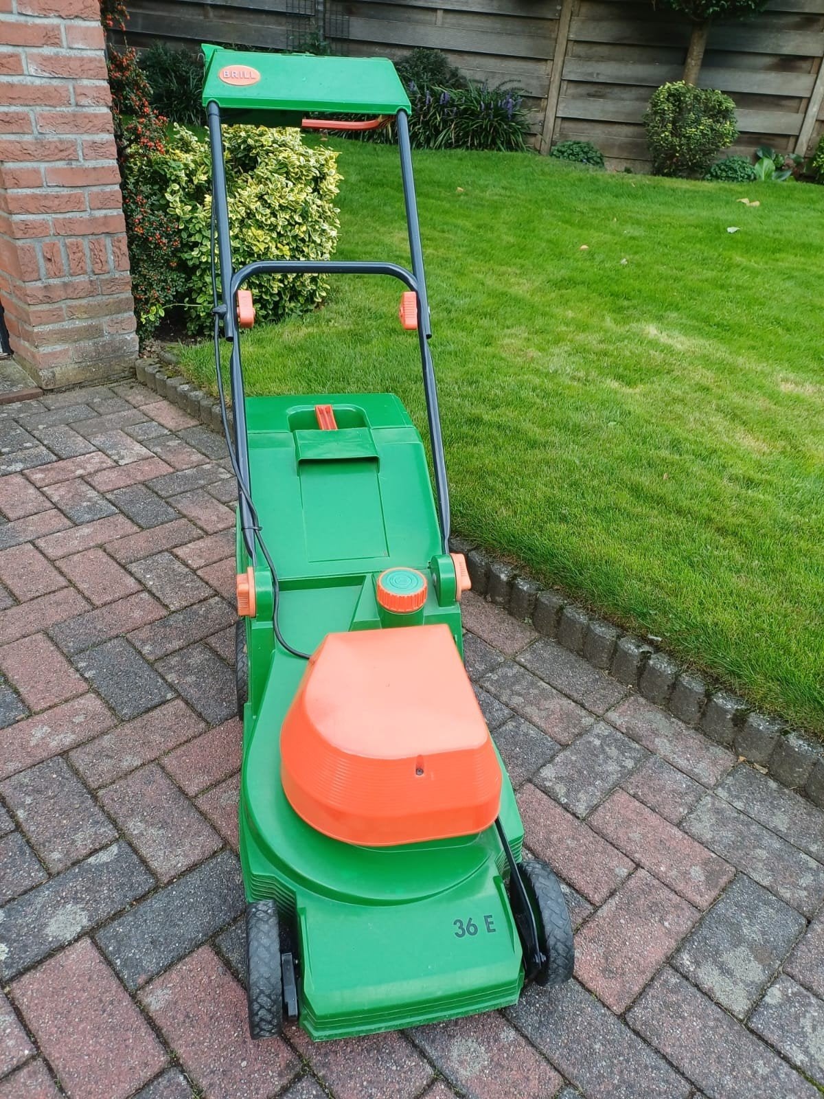 Elektrische grasmachine 36 cm merk Brill, Tuin en Terras, Ophalen, Cirkelmaaier, Gebruikt, Elektrische grasmaaier