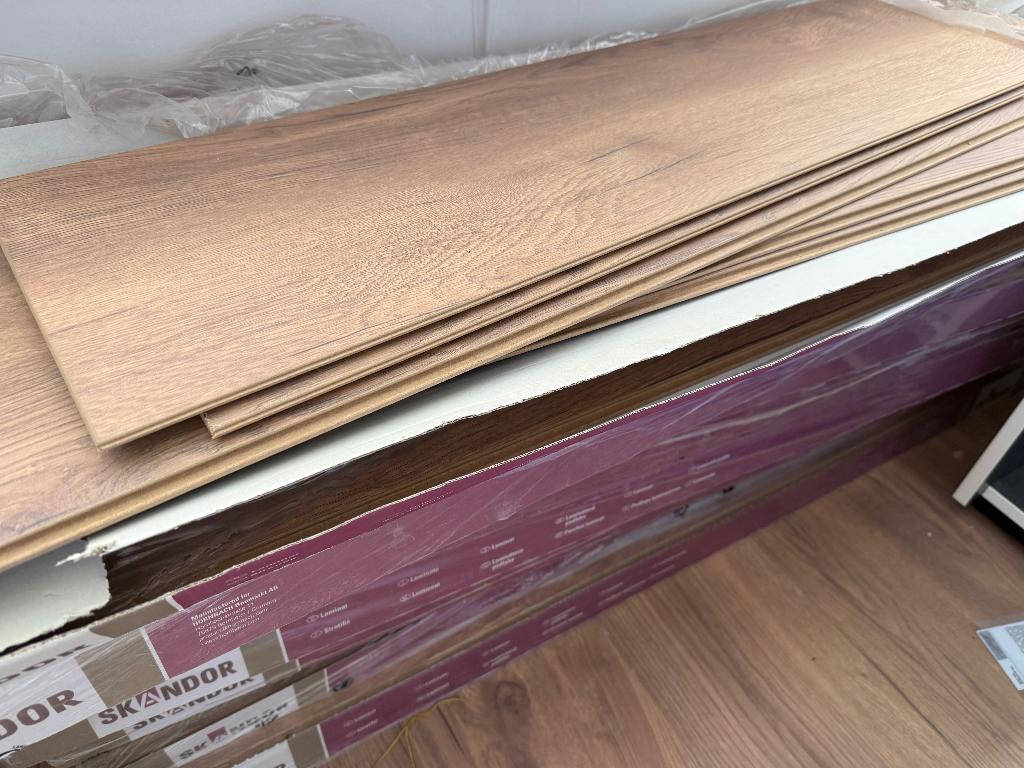 +/- 20 m2 Laminaat + ondervloer en plinten (nieuw), Doe-het-zelf en Verbouw, Vloerdelen en Plavuizen, Ophalen, 50 tot 150 cm, Nieuw