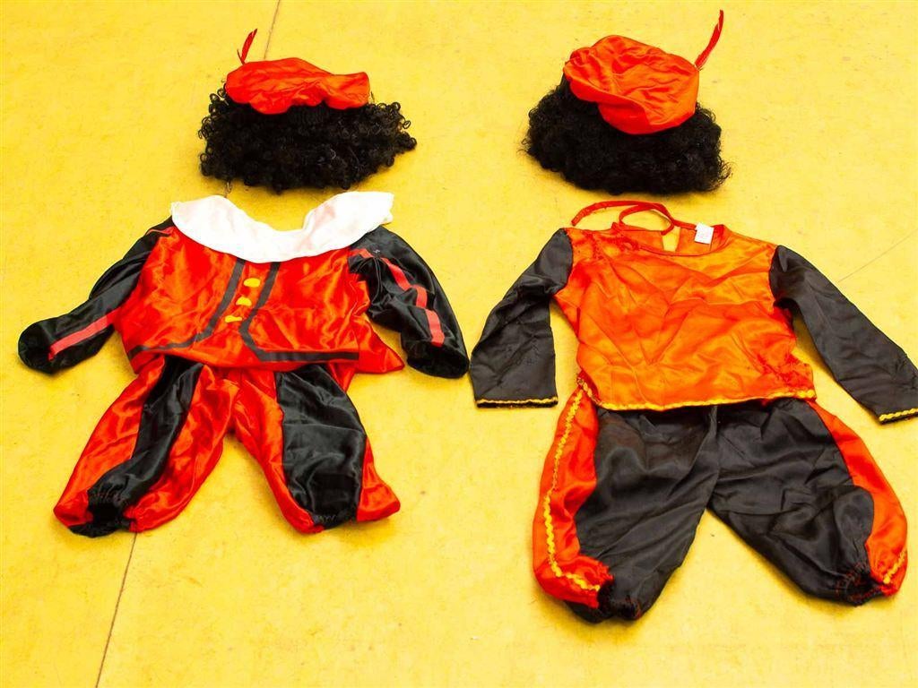 2 regenboog pieten pakken 37076, Kinderen en Baby's, Ophalen of Verzenden, Gebruikt, Jongen