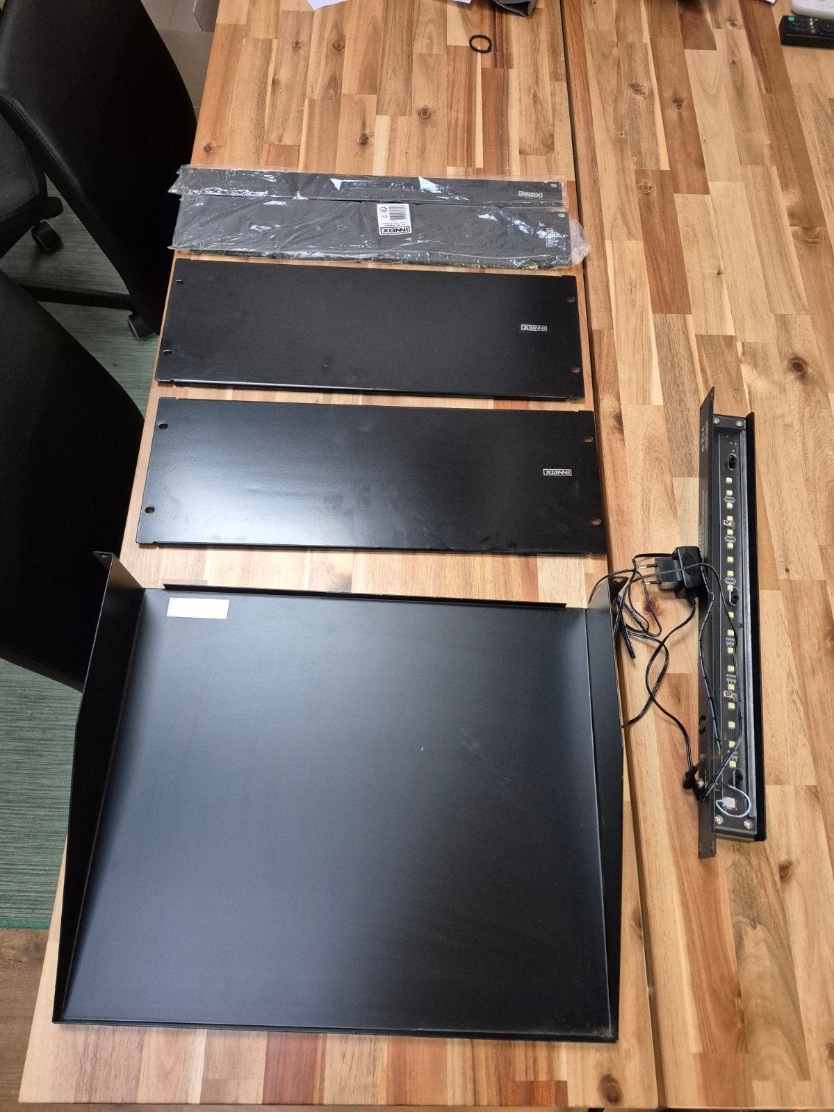 19" blind platen 1,2 en 4u, 2u plank en lamp, Ophalen, Zo goed als nieuw