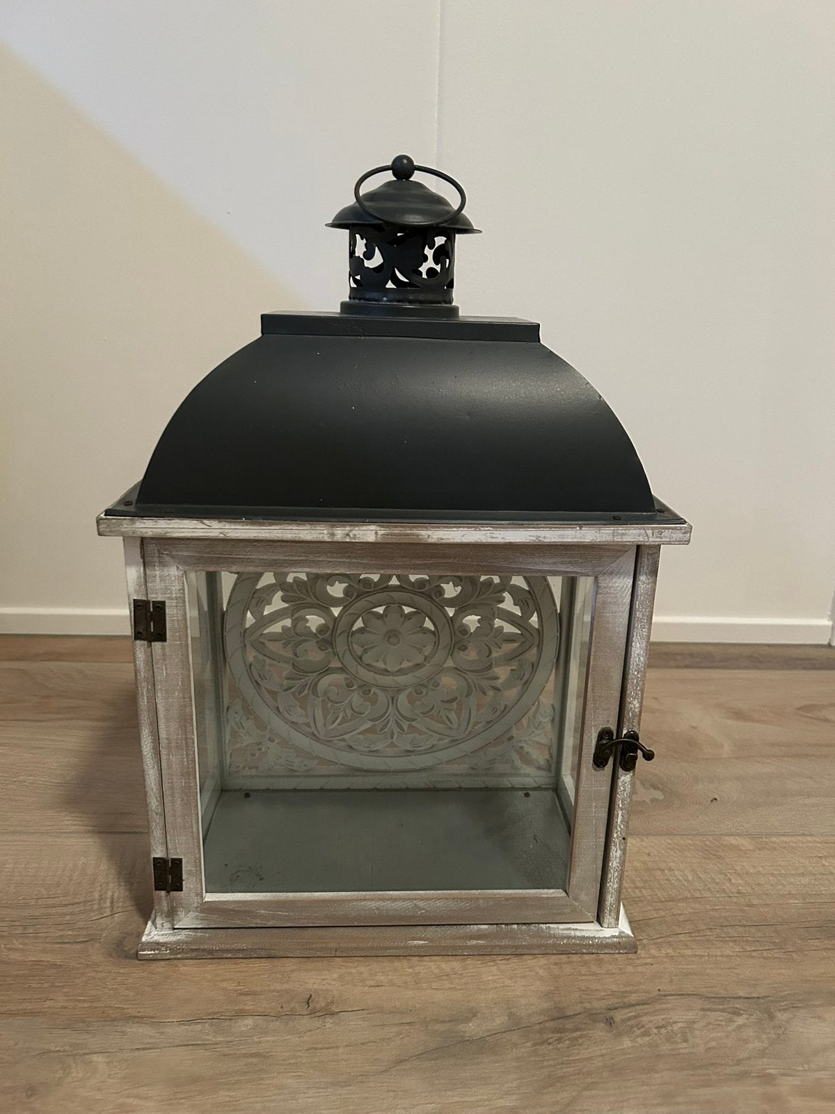 Decoratieve Lantaarn  / Windlichter met houtsnijwerk en glas, Huis en Inrichting, Woonaccessoires | Kandelaars en Kaarsen, Ophalen