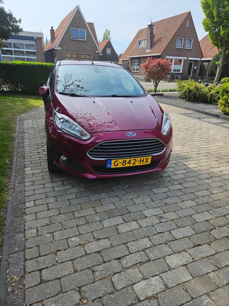 Ford Fiësta 1.0 74KW/100PK 5D Powershift 2014 Rood, Auto's, 40 €/maand, 100 pk, Particulier, Geïmporteerd
