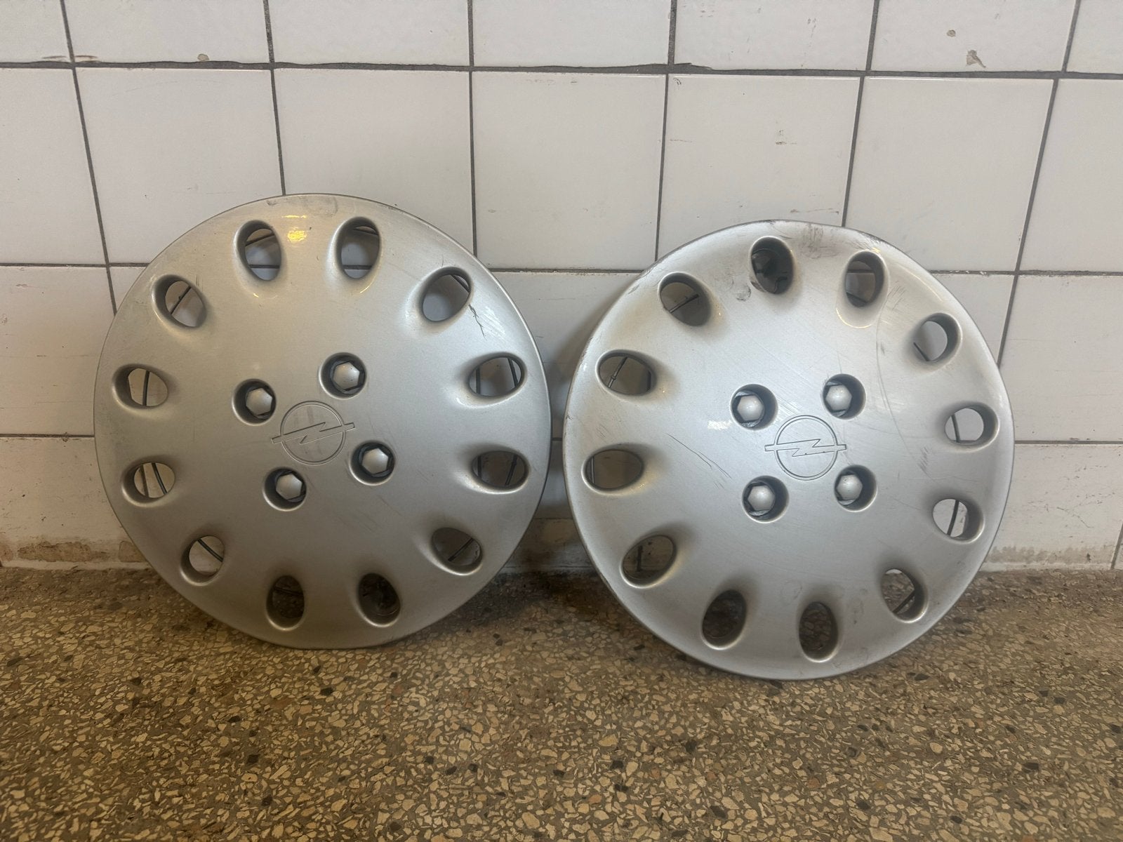 2 stuks Opel 13 inch wieldoppen, Auto diversen, Ophalen of Verzenden, Gebruikt