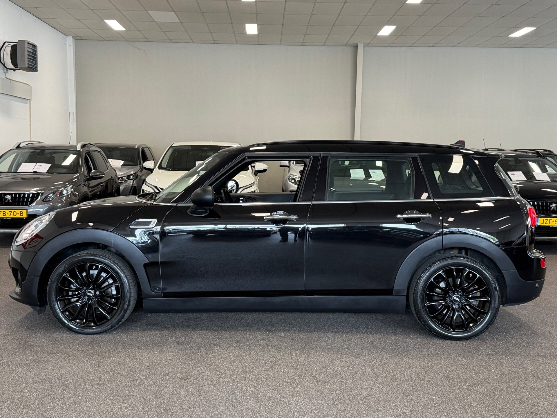 Mini Clubman 1.5|NAVIGATIE|ECC AIRCO|CRUISE|ELEC PAKKET, Auto's, Dealer onderhouden, Stof, Met garantie (alle), Automatische klimaatregeling