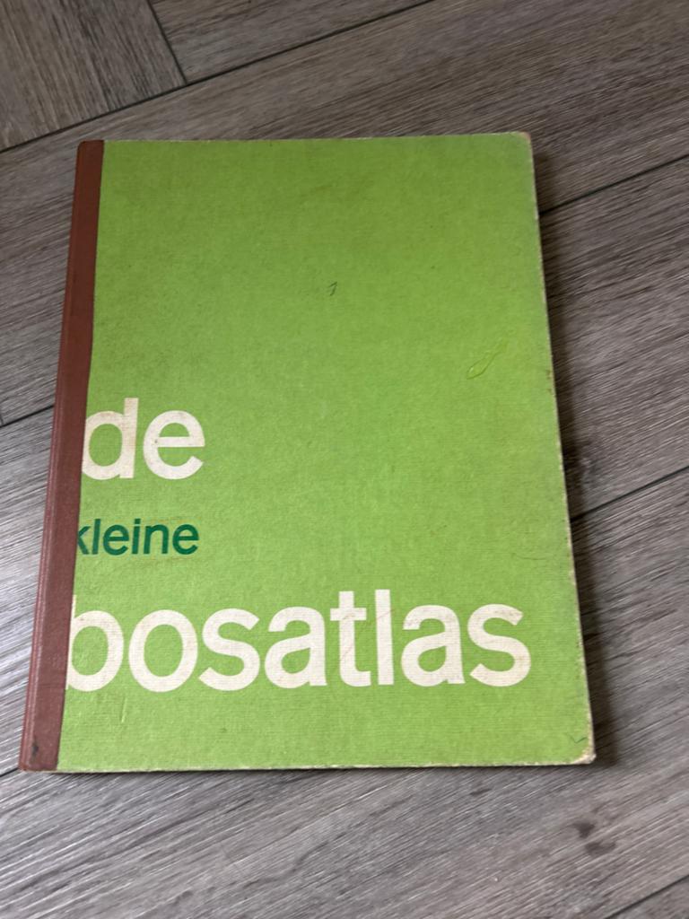 De Kleine Bosatlas - 54e druk 1971, Boeken, Gelezen, Bosatlas, Ophalen of Verzenden, 1800 tot 2000