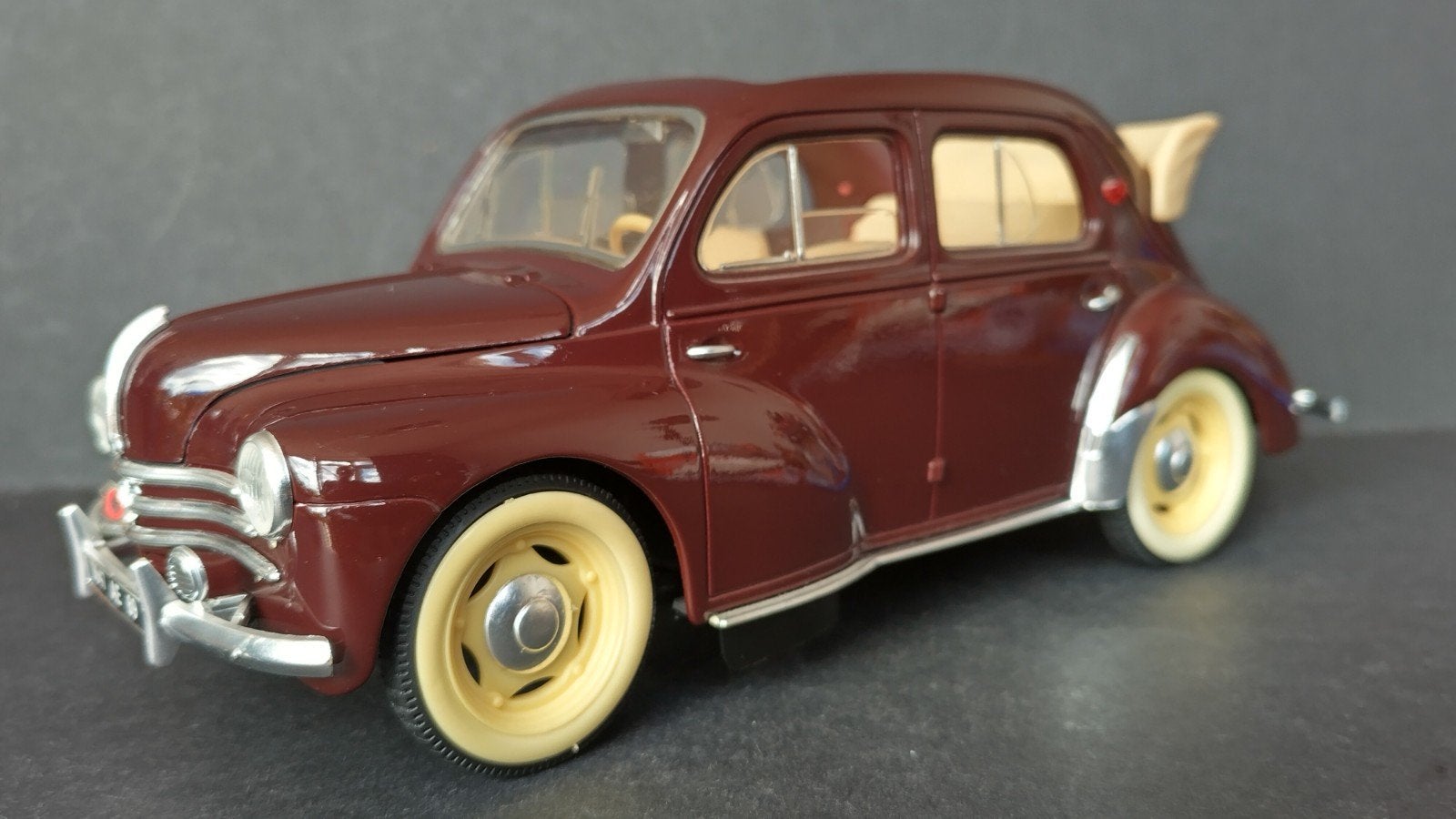 Renault 4CV Decouvrable 1:17 Solido Pol, Hobby en Vrije tijd, Modelauto's | 1:18, Solido, Auto, Verzenden, Zo goed als nieuw