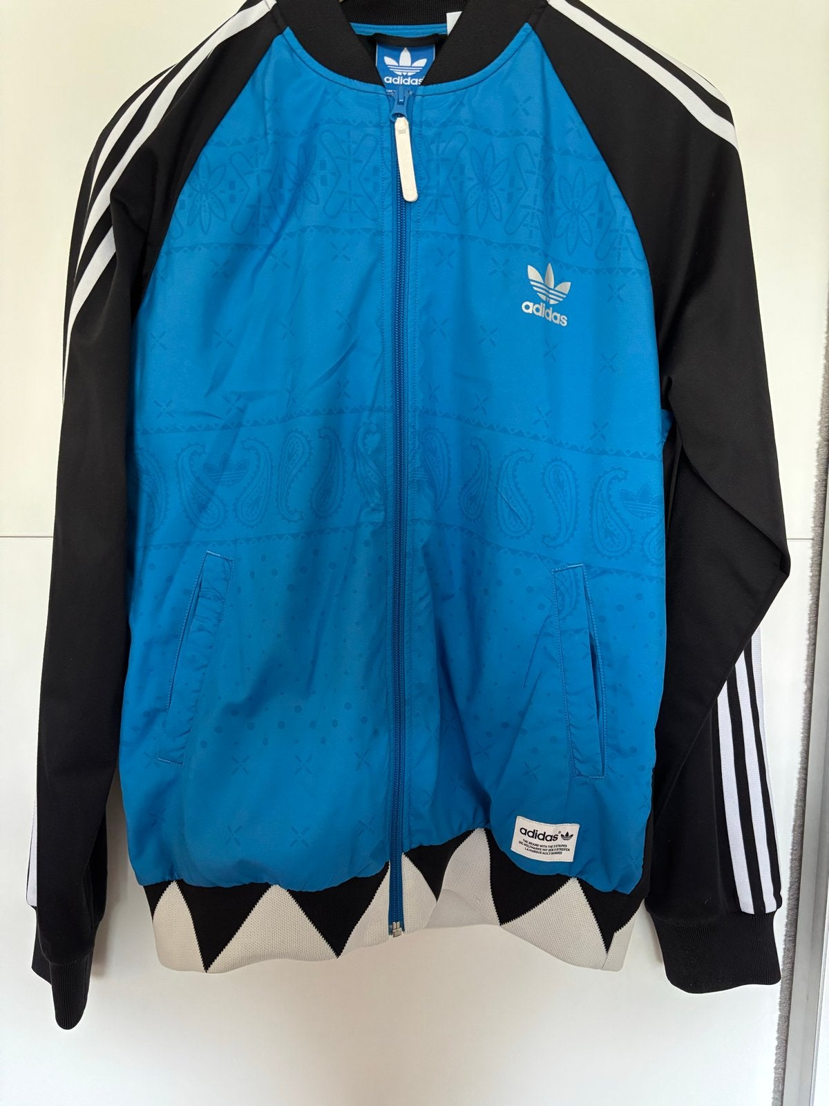 Adidas Originals Track Jacket Blauw/Zwart Maat M, Ophalen of Verzenden, Zo goed als nieuw, Maat 48/50 (M), Blauw