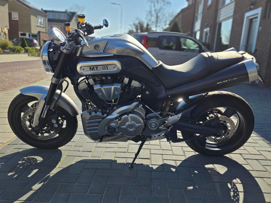 Yamaha MT-01, Particulier, Naked bike