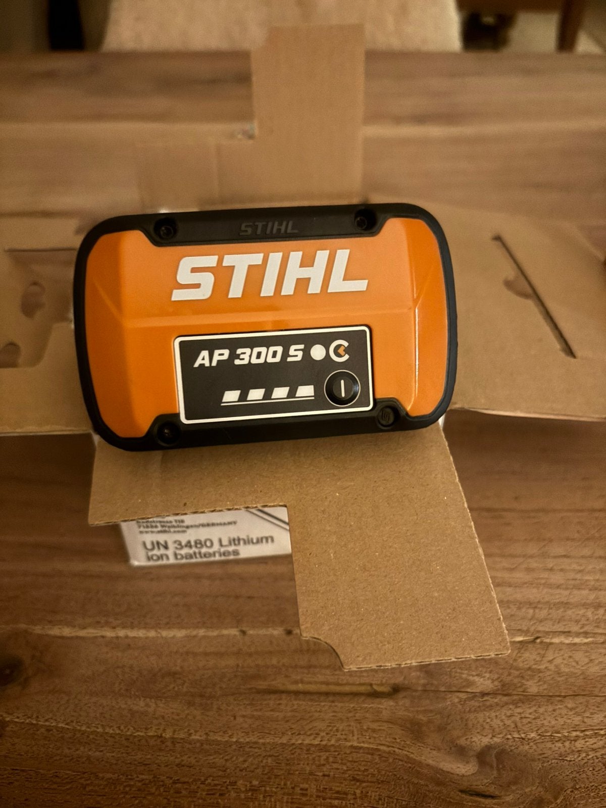 2 x nieuwe stihl accu ap200s en ap300s, Tuin en Terras, Ophalen, Nieuw