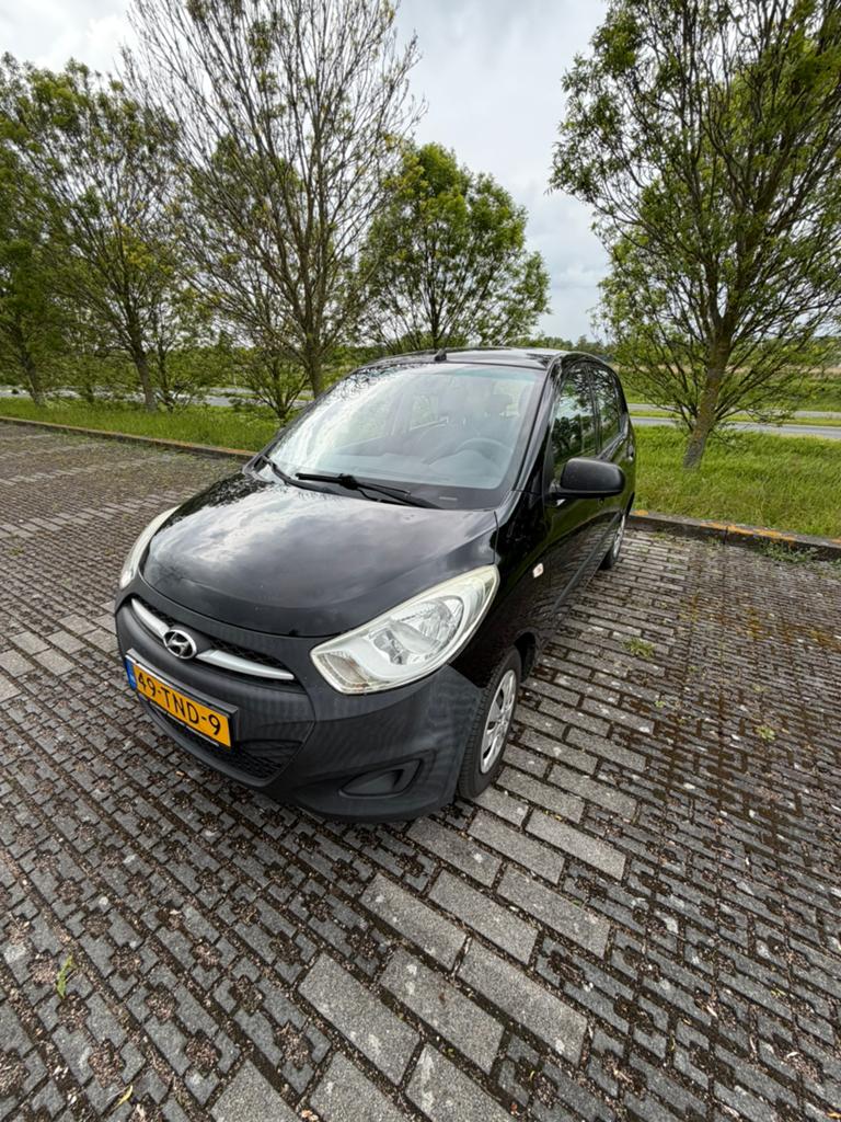 Hyundai i10 1.1 I 5DR 2012 Zwart, Auto's, Stof, 4 cilinders, 400 kg, Zwart