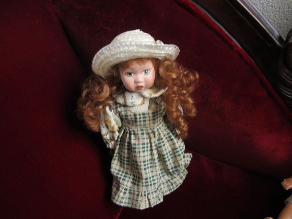 PORSELEINEN POPJE, Antiek en Kunst, Curiosa en Brocante, Ophalen of Verzenden