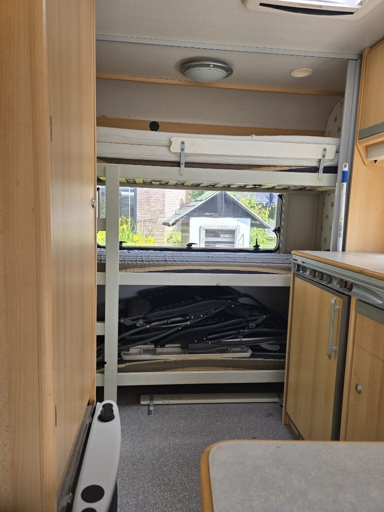 Fijne 5-persoons gezinscaravan – altijd overdekt gestald, Rondzit, 750 - 1000 kg, Kachel, 5 tot 6 meter