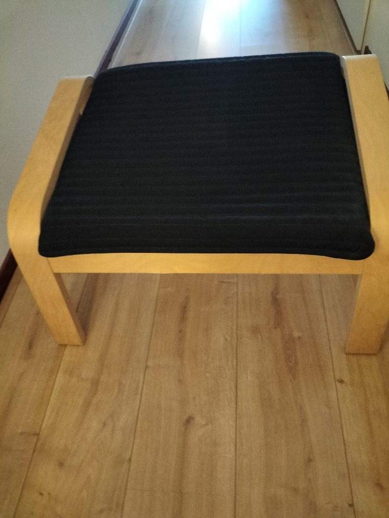 IKEA POÄNG voetenbank met zwart kussen, Huis en Inrichting, Banken | Voetenbanken en Poefen, Ophalen, Gebruikt, Modern, Scandinavisch