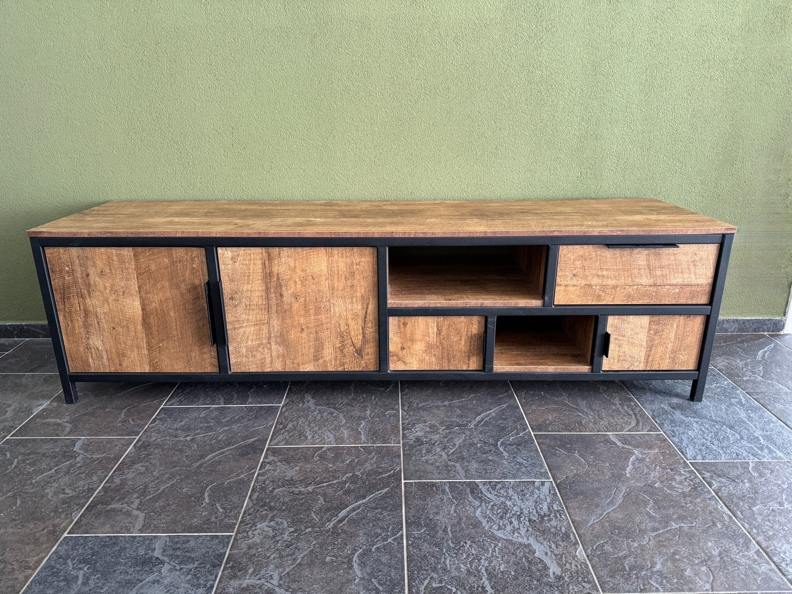TV meubel. Zwart metaal frame, deurtjes, laden, vak 180x50., Huis en Inrichting, Kasten | Televisiemeubels, Industrieel., Teakhout