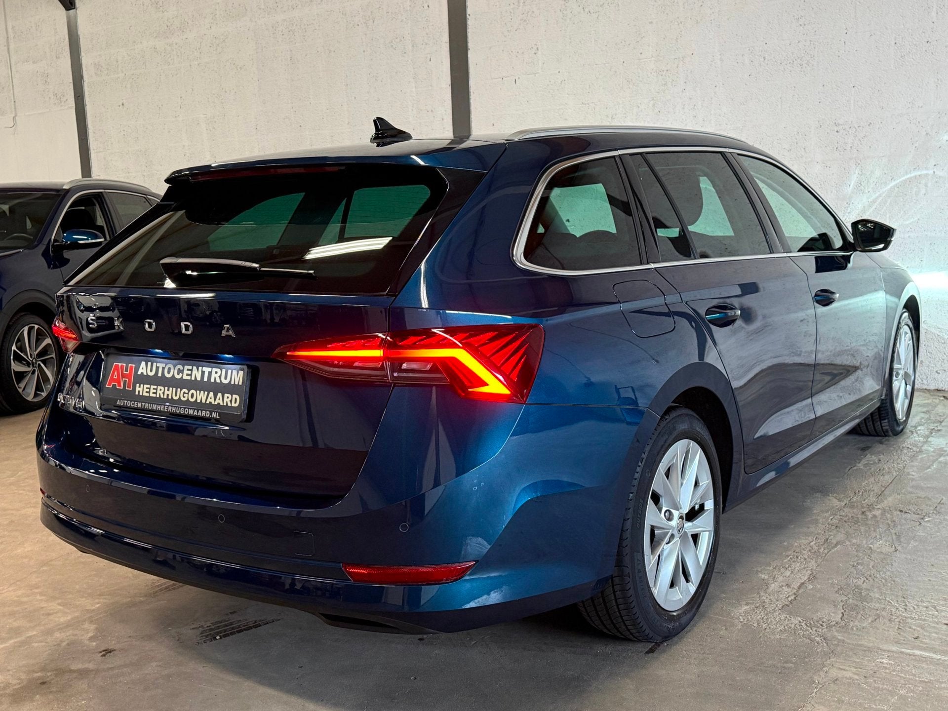 Skoda Octavia Combi 1.0 TSI Sport Business Navi|Camera|LED|C, Auto's, Voorwielaandrijving, Stof, Zwart, Blauw