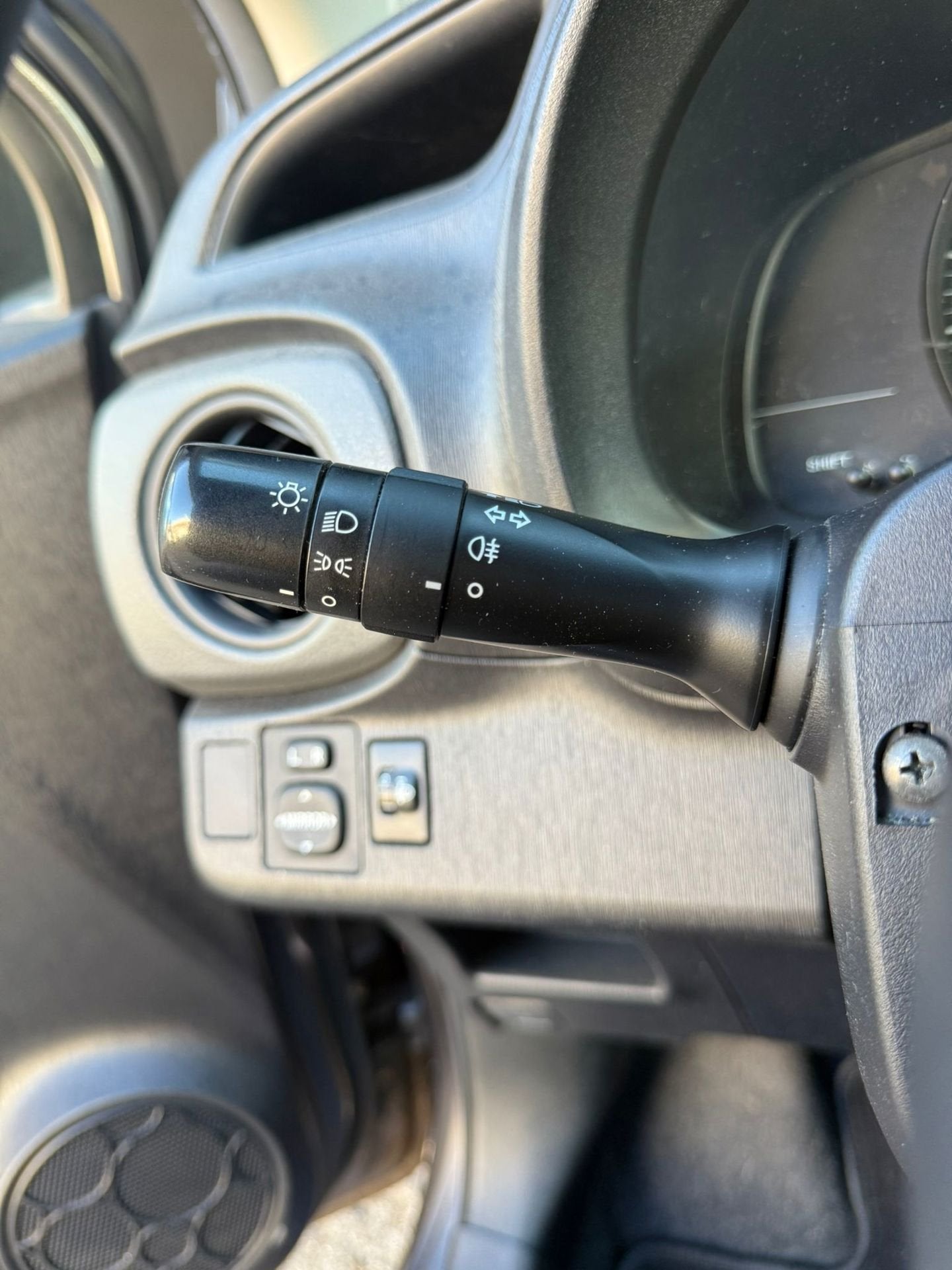 Foto 19 van Toyota Yaris 1.0 VVT-i Dealeronderh | Elektrische Ramen 2011