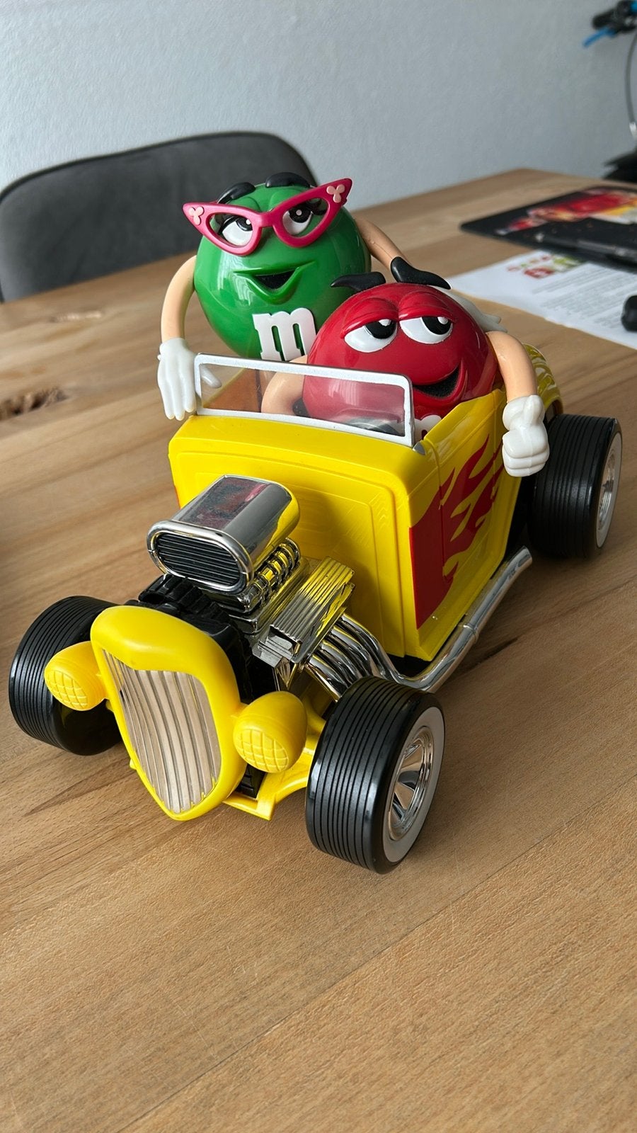 M&M's Hot Rod Auto met Figuren - Decoratie/Spaarpot, Ophalen of Verzenden, Zo goed als nieuw