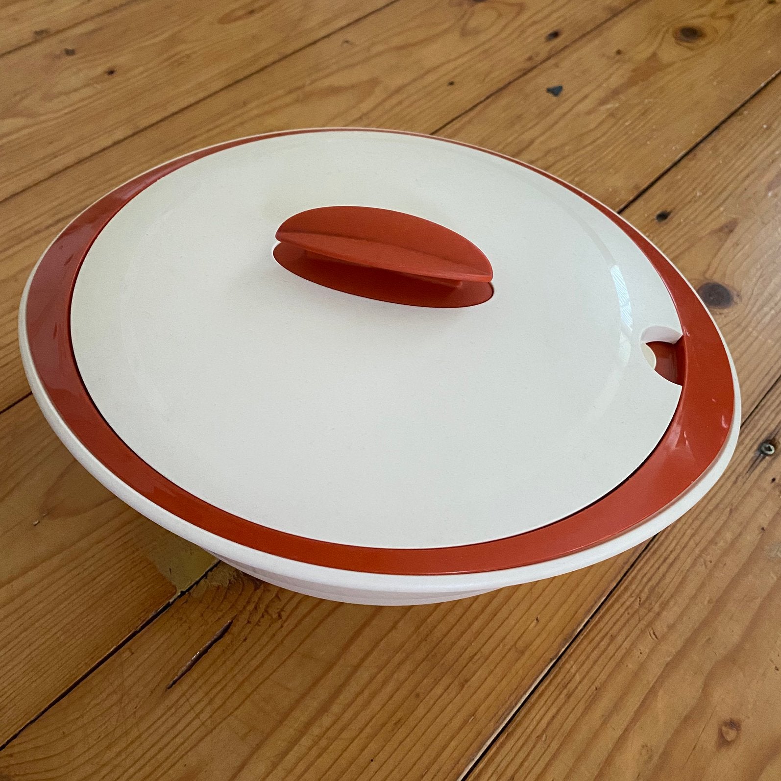 TUPPERWARE DUO THERMO SCHAAL+DEKSEL 3,1 ltr, Huis en Inrichting, Gebruikt, Schaal, Ophalen of Verzenden, Crème