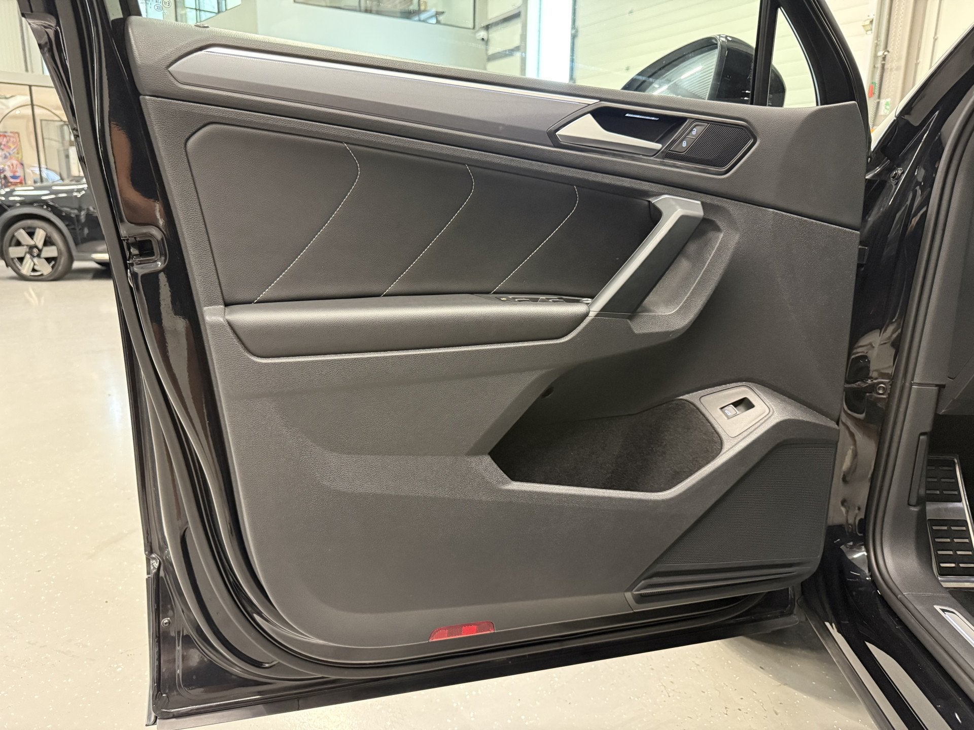Foto 50 van Volkswagen Tiguan 2.0 TSI 4Motion 3x R-Line BLACK PANO/VOL-L