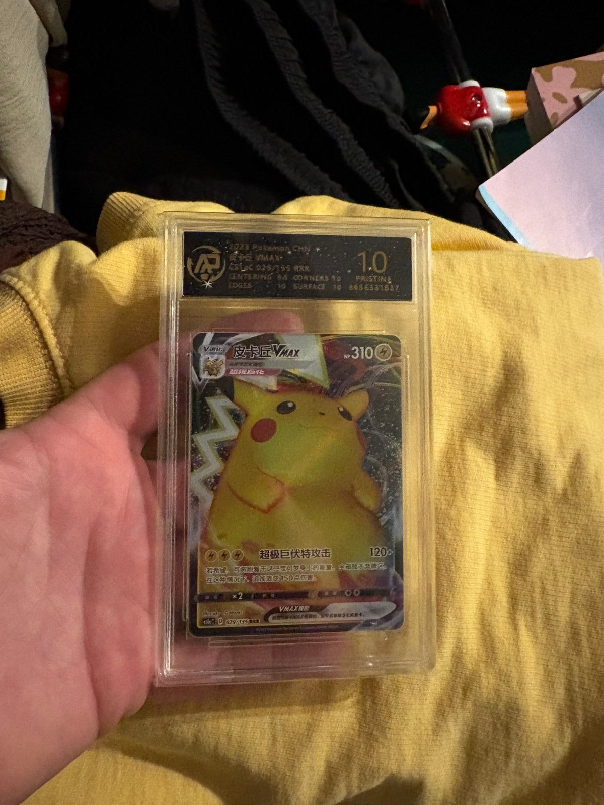 Pikachu vmax grade 10, Ophalen of Verzenden, Zo goed als nieuw, Meerdere kaarten, Foil