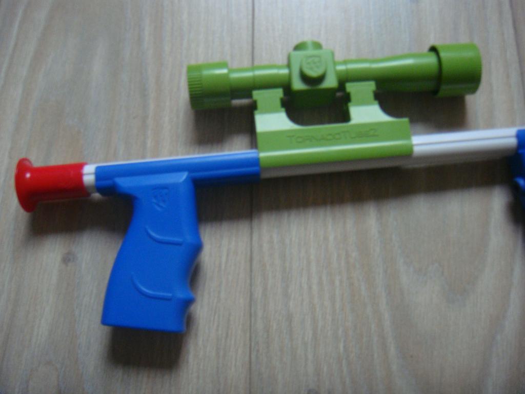 Speelgoed Tornado Tubez blaaspijp gun + 6 pijltjes ALS NIEUW, Ophalen of Verzenden, Zo goed als nieuw