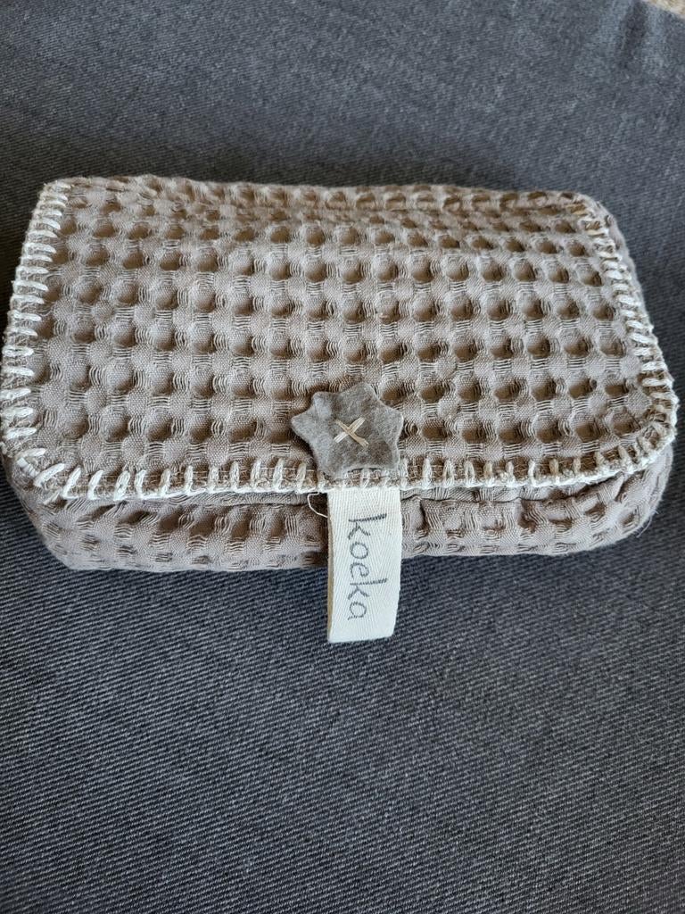 Koeka, taupe kleurig etui, Ophalen, Zo goed als nieuw