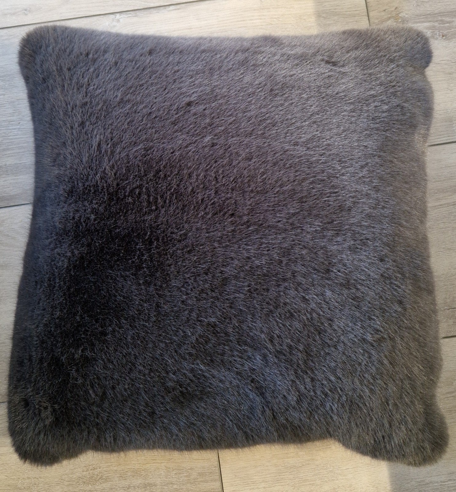 Luxe dark taupe sierkussen imitatiebont + velours - Nieuw!, Overige merken, Vierkant, Nieuw, Ophalen of Verzenden