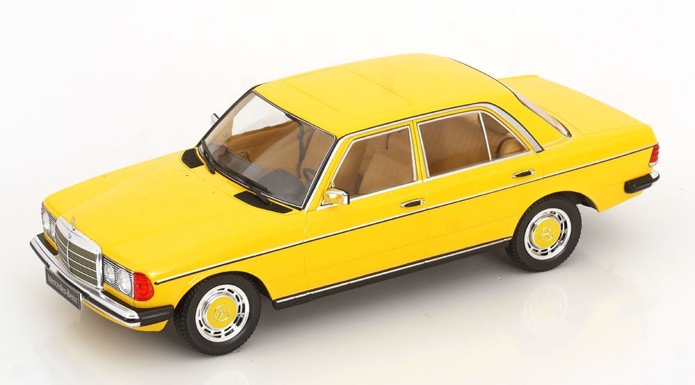 Mercedes-Benz 230E (W123) Limousine 1975 Geel 1-18 KK-Scale, Hobby en Vrije tijd, Modelauto's | 1:18, Overige merken, Tschuiten@hotmail.com