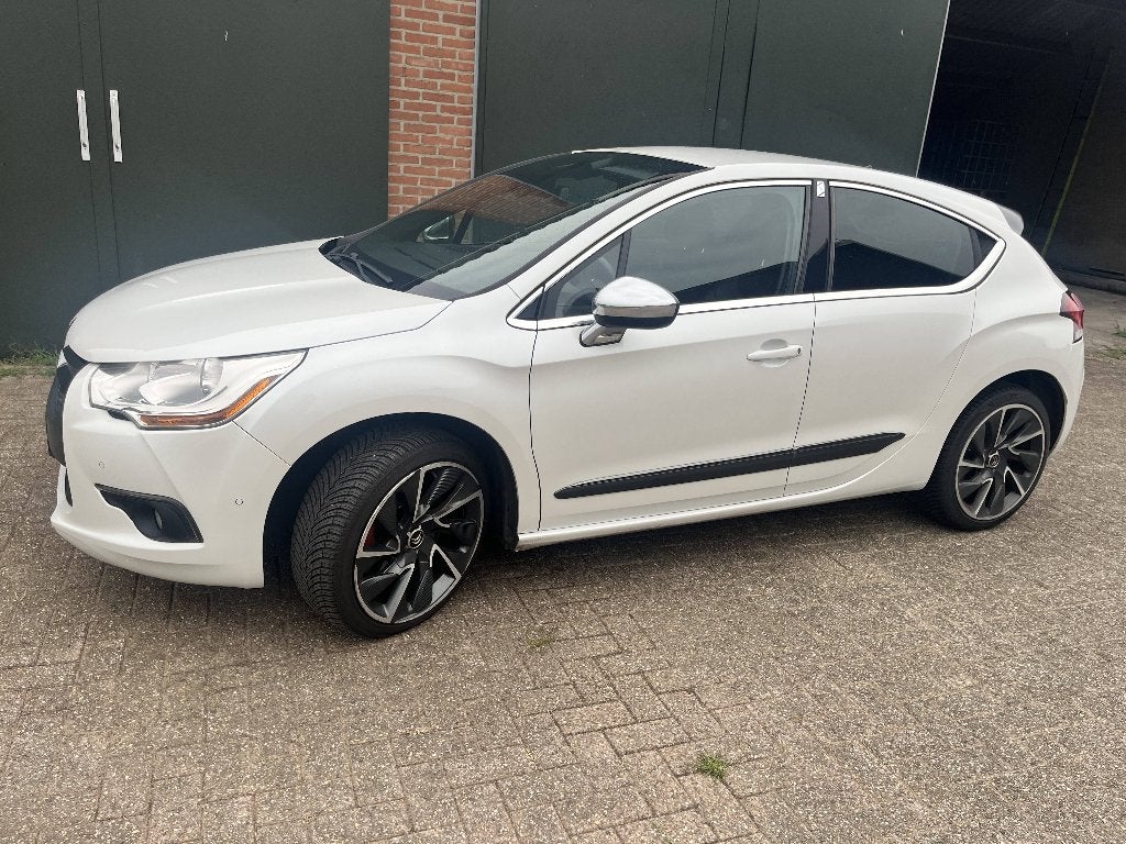 Citroën DS4 1.6 THP 147KW 2011 Wit, Auto's, Voorwielaandrijving, 1250 kg, Zwart, 4 cilinders