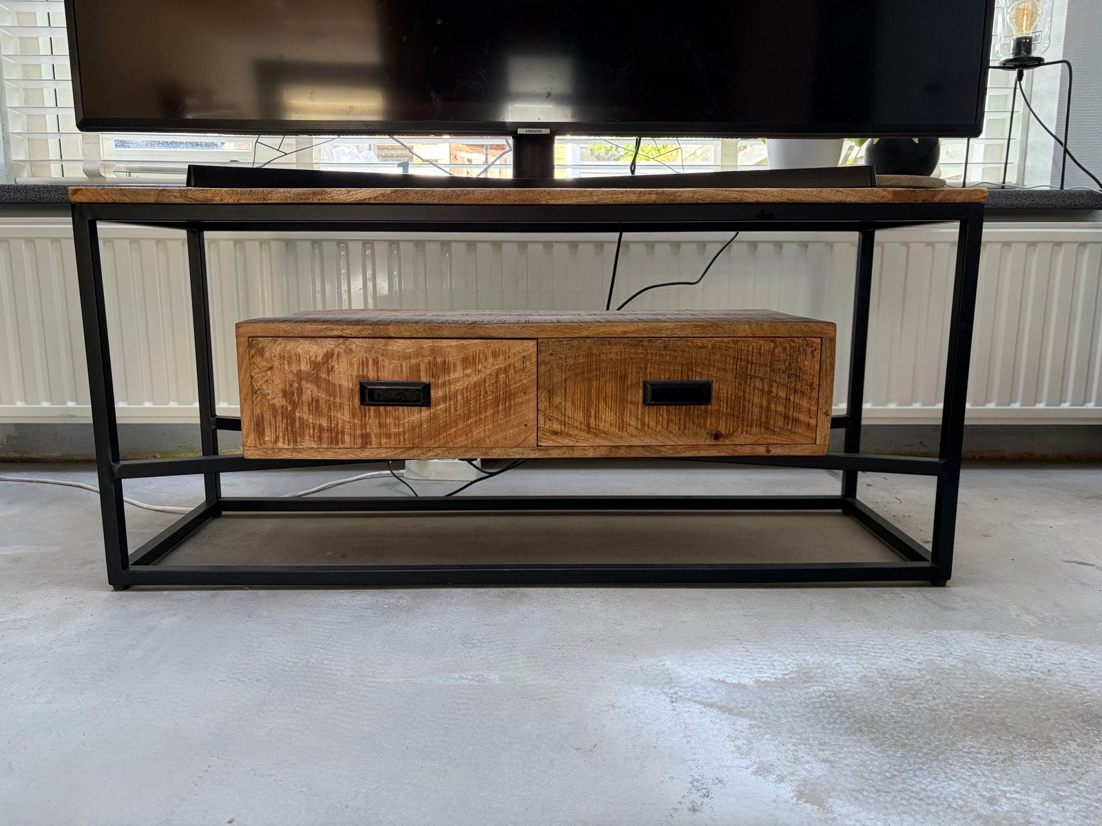 Mooie Tv-kast van mangohout, Ophalen, 150 tot 200 cm, Zo goed als nieuw, Minder dan 100 cm