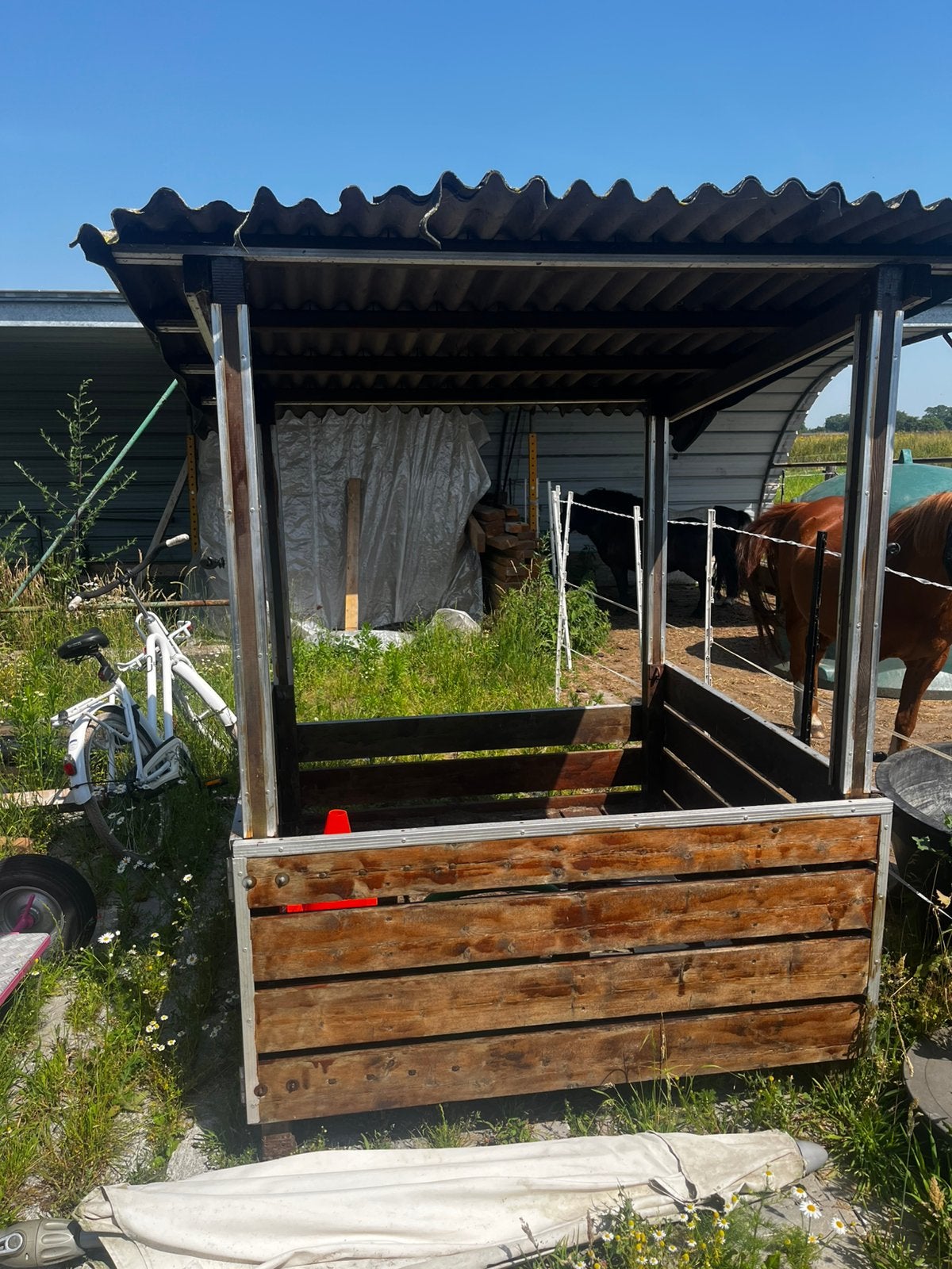 Hooihuis te koop, Dieren en Toebehoren, Stalling en Weidegang, Toebehoren, 2 of 3 paarden of pony's