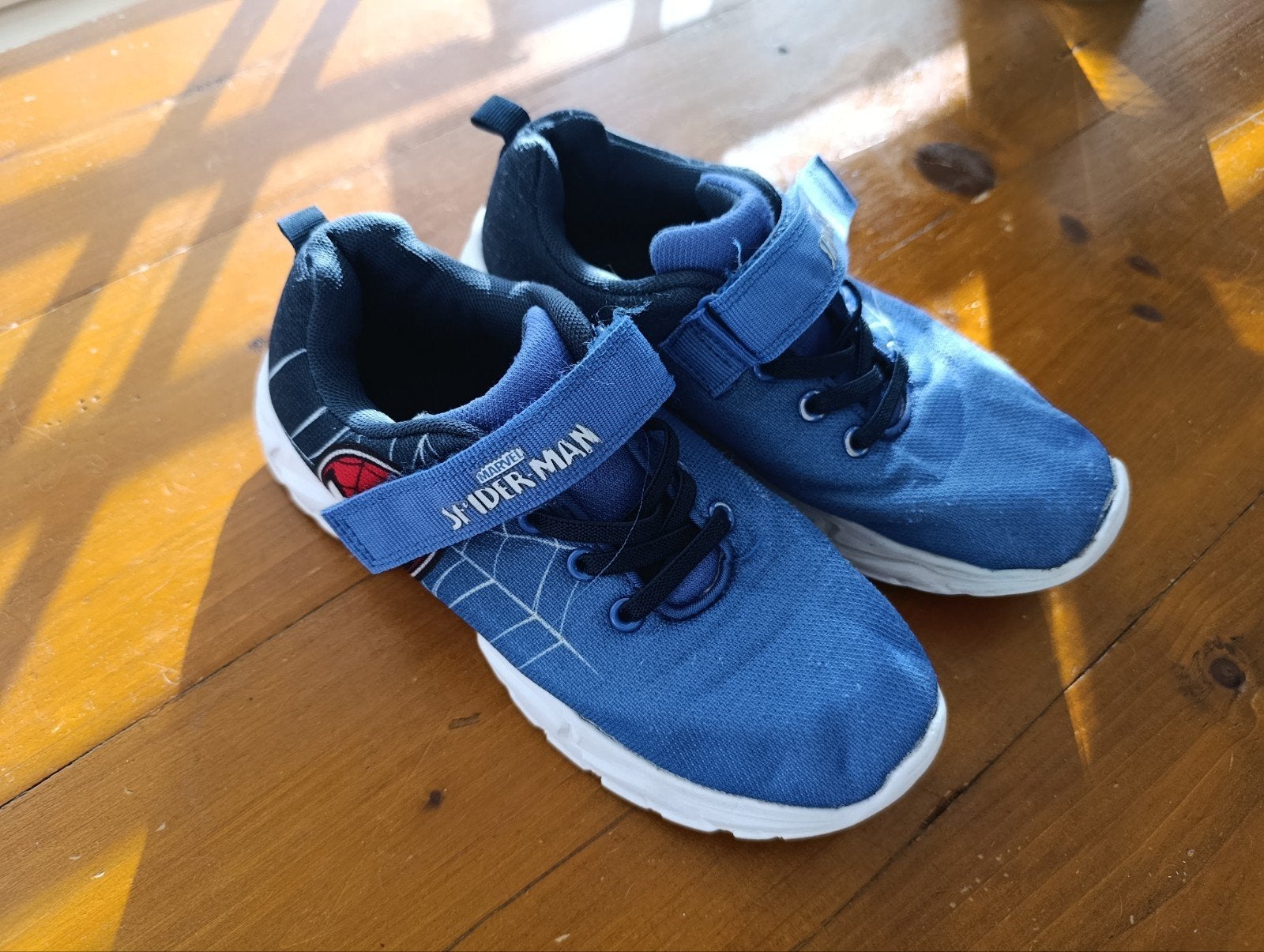 Kinderschoenen maat 33/34 voor afzwemmen/gym, Ophalen of Verzenden, Gebruikt, Jongen of Meisje, Sportschoenen