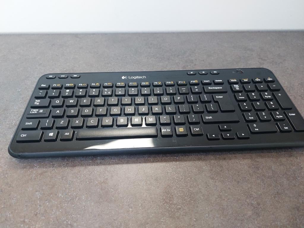 Logitech draadloos toetsenbord K360, Computers en Software, Toetsenborden, Gebruikt, Qwerty, Draadloos, Multimediatoetsen, Ophalen of Verzenden