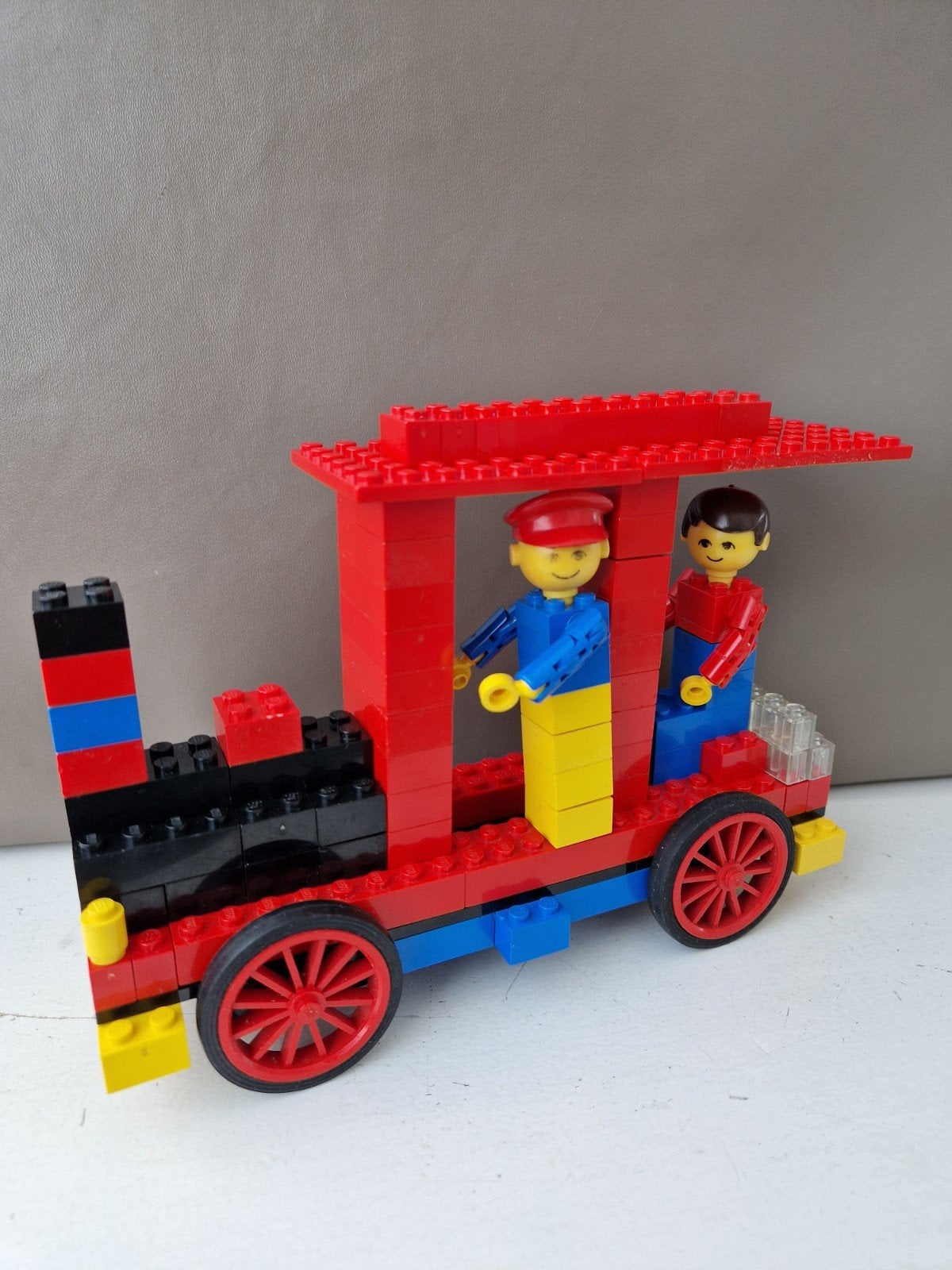 Lego 252-1 Locomotive with driver & passenger, Kinderen en Baby's, Gebruikt, Lego, Ophalen of Verzenden, Compleet