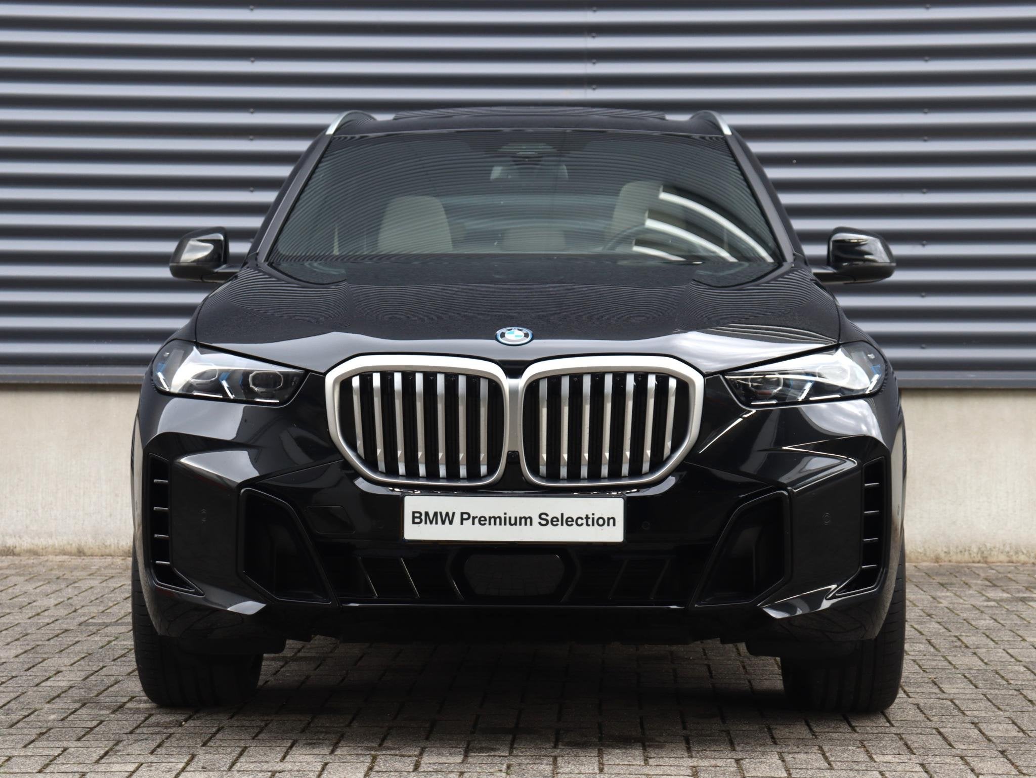 BMW X5 xDrive50e | M Sportpakket | Panodak | Head-Up | Drivi, Gebruikt, 2395 kg, Met garantie (alle), Zwart